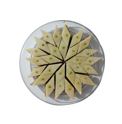 شیرینی سنتی  باقلوا پرچمی قزوین(لوزی) 600 گرمی