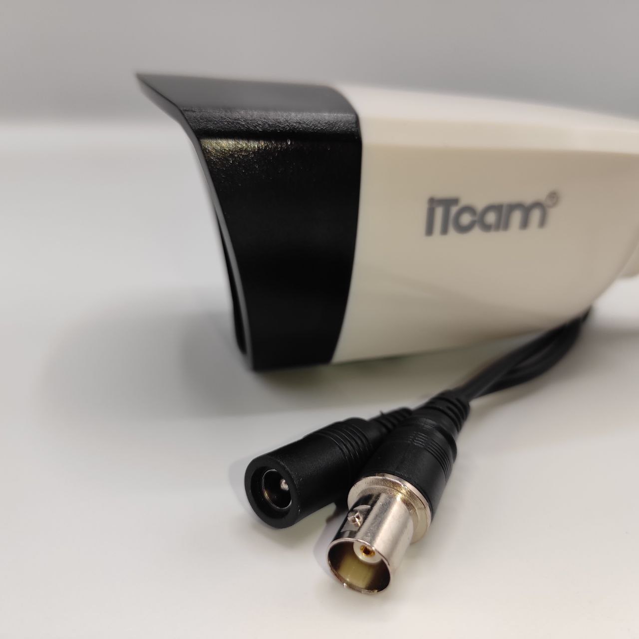 دوربین مداربسته بالت IT-CAM کیفیت 2مگاپیکسل بدنه پلاستیکی مدل YQAS37F