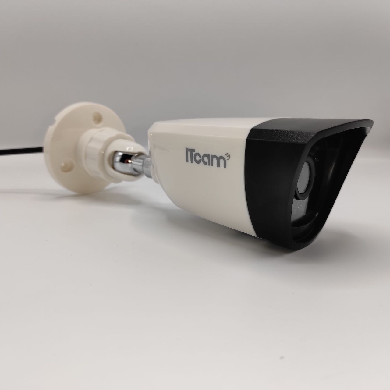 دوربین مداربسته بالت IT-CAM کیفیت 2مگاپیکسل بدنه پلاستیکی مدل YQAS37F